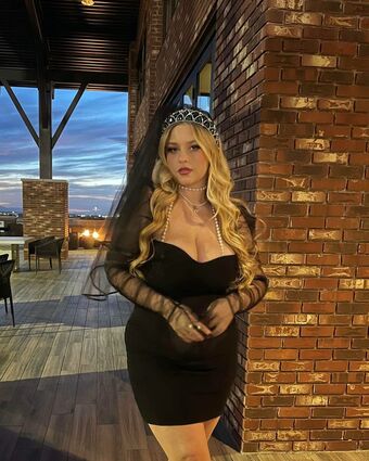 Amanda R