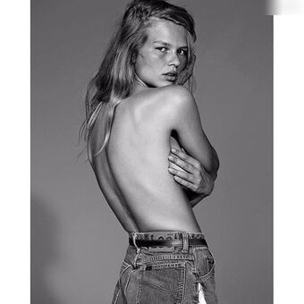 Anna Ewers