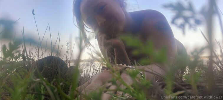 barefoot.wildflower
