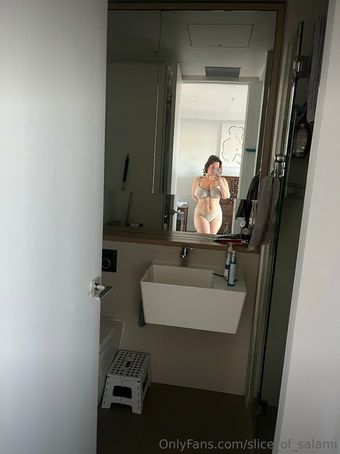 Bel Larcombe / Slice_of_salami_