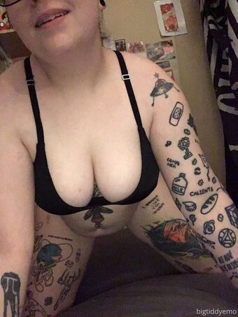 bigtiddyemo Çıplak Sızıntıları OnlyFans Fotoğraf 5