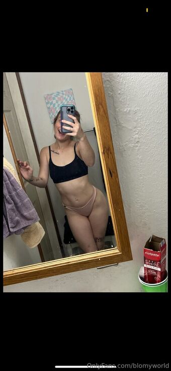 blomyworld Çıplak Sızıntıları OnlyFans Fotoğraf 15