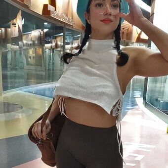 Braless_Babe