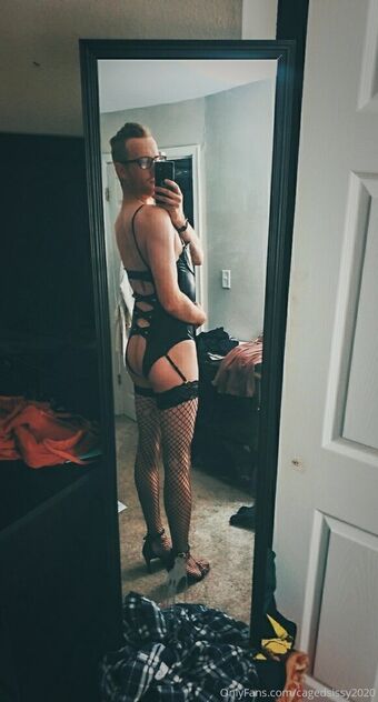 cagedsissy2020 Çıplak Sızıntıları OnlyFans Fotoğraf 5