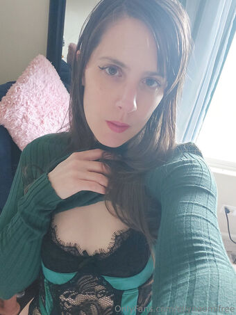 ellynaomifree