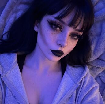 Emilyblackk._