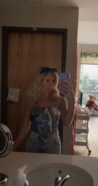 emmanylese Çıplak Sızıntıları OnlyFans Fotoğraf 4