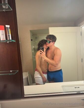 evanjakeof Çıplak Sızıntıları OnlyFans Fotoğraf 4