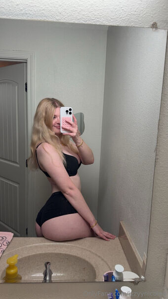 izzyynicolee Çıplak Sızıntıları OnlyFans Fotoğraf 24