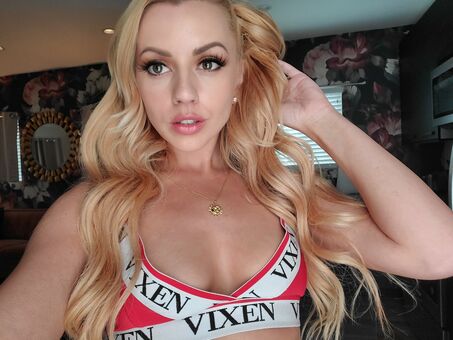 Lexi Belle