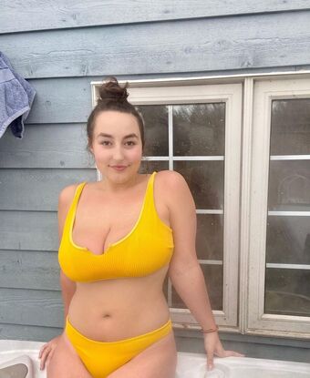 Lexi Thomas