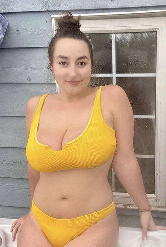 Lexi Thomas