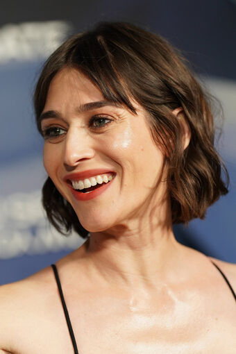 Lizzy Caplan