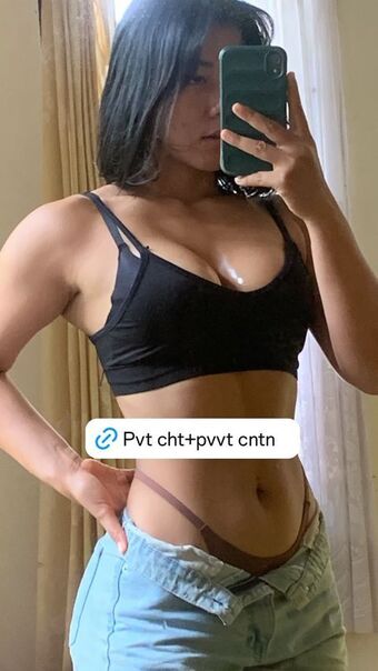 Ni Made Rusmi Çıplak Sızıntıları OnlyFans Fotoğraf 1