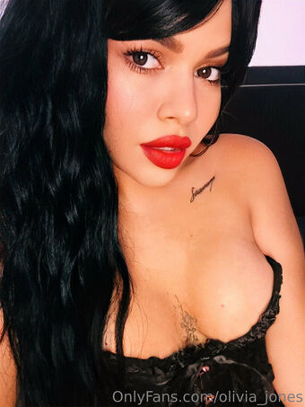 olivia_jones2