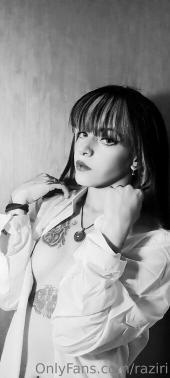raziri Çıplak Sızıntıları OnlyFans Fotoğraf 2