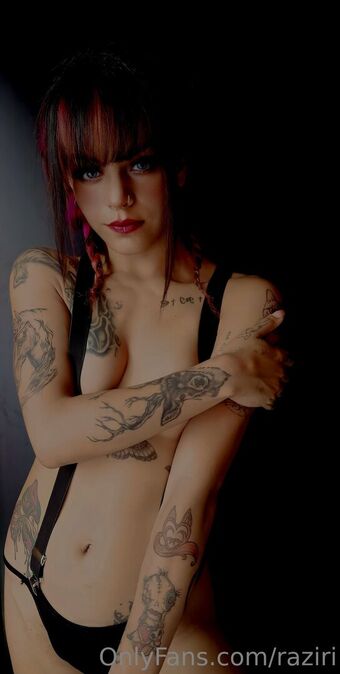 raziri Çıplak Sızıntıları OnlyFans Fotoğraf 4