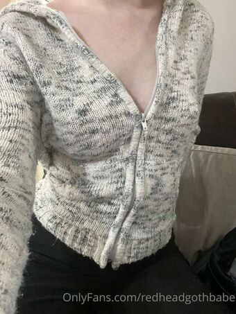 Redheaded Goth Çıplak Sızıntıları OnlyFans Fotoğraf 2