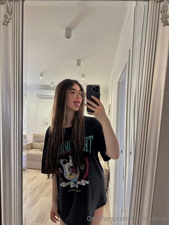 redmelanie