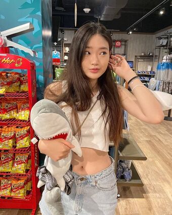 Sarah Hwang