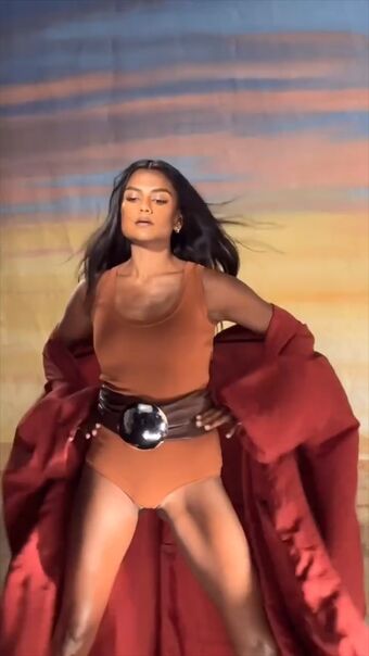 Simone Ashley Çıplak Sızıntıları OnlyFans Fotoğraf 127