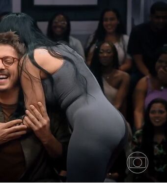 Simone E Simaria