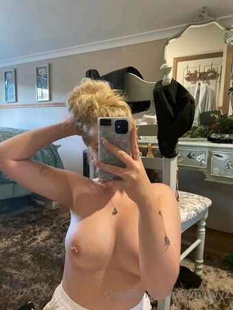 simsyyy__ Çıplak Sızıntıları OnlyFans Fotoğraf 4