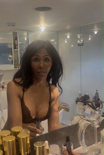 Sinitta Çıplak Sızıntıları OnlyFans Fotoğraf 2