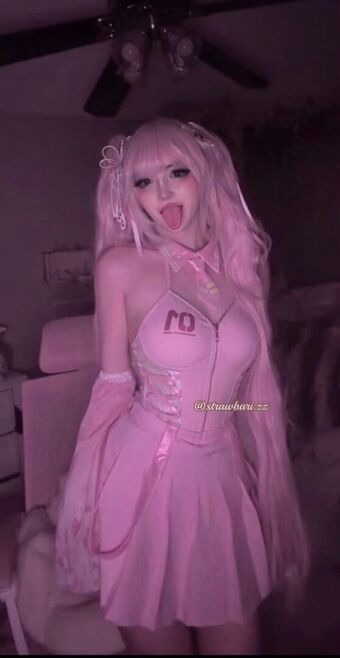 strawbarizz Çıplak Sızıntıları OnlyFans Fotoğraf 33