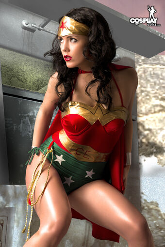 Superheroine