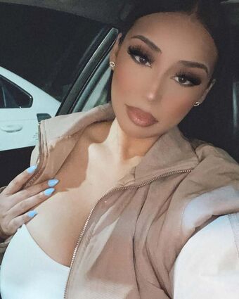 Uniquelymodified Çıplak Sızıntıları OnlyFans Fotoğraf 2