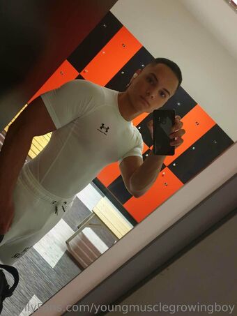 youngmusclegrowingboy
